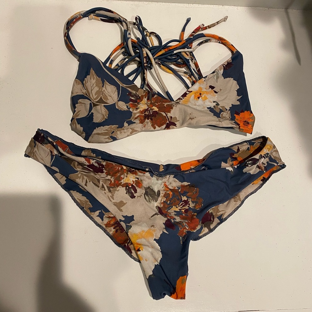 Boys and Arrows swim size small